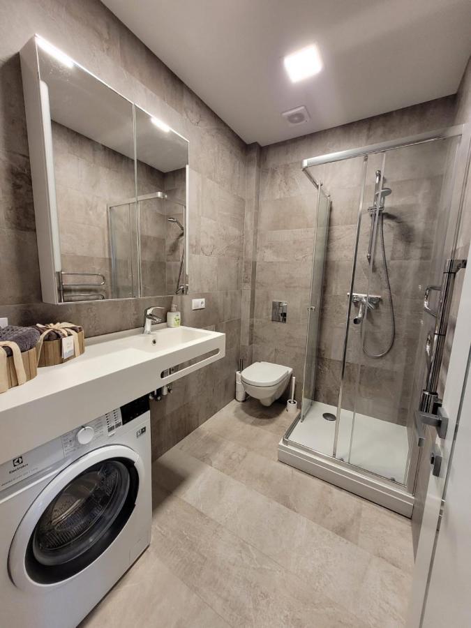 New Apartment,Free Parking In The Center Klaipeda Luaran gambar
